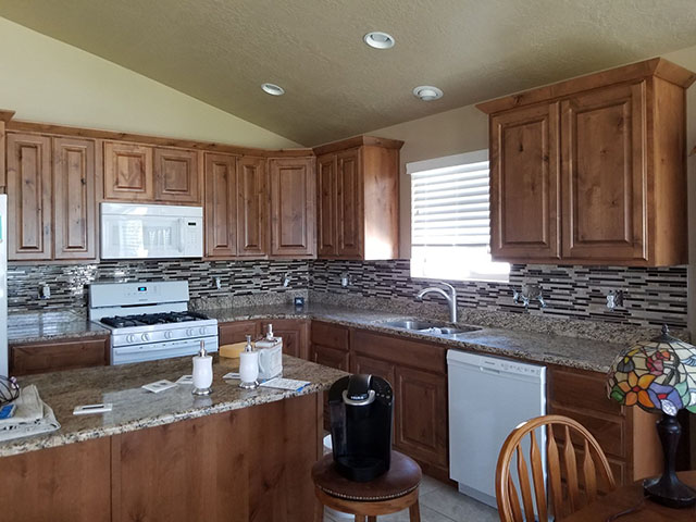 Kitchen Installation – Warm Tones